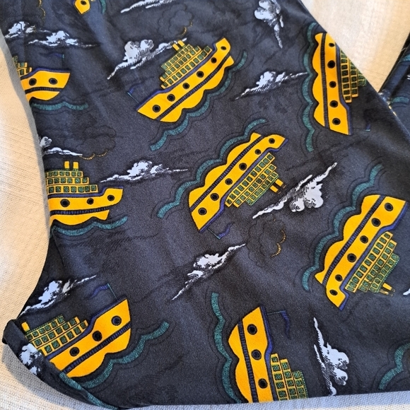 LulaRoe women's Tall & Curvy dark gray leggings with cruise ship, new no tags - Picture 4 of 5
